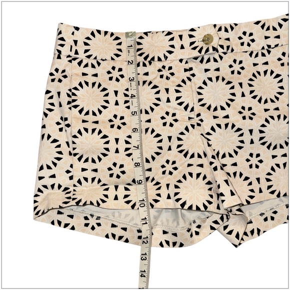 J. Crew Stretch Geometric Starburst Shorts Women’s Size 2 Cream Black Boho 3” - Picture 5 of 7